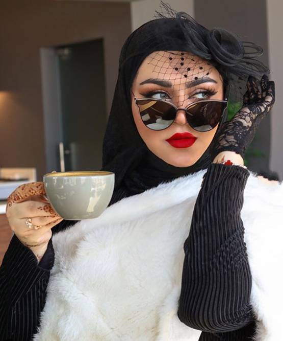 आर्टिस्ट ने बताया, कैसे रखें 'कोरोना मेकअप लुक', जमकर हो रहीं ट्रोल