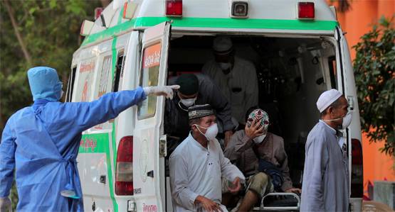 क्या निर्जीव वस्तु को छूने से हो रहे हैं लोग कोरोना के शिकार? पढ़ें जवाब