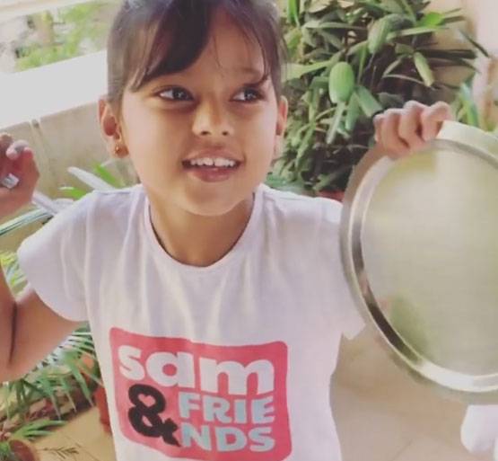 कोरोना कमांडो को नन्हे स्टारकिड्स का क्यूट सलाम, बजाई थाली और घंटी