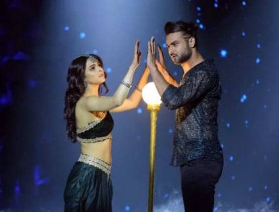 लॉकडाउन के बीच घर पर बोर हुईं मधुरिमा, लोग बोले- विशाल से बात कर लो