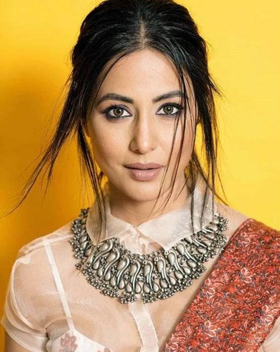 कोरोना के बीच मां संग अस्पताल पहुंची हिना, बोलीं बाहर निकलना मुश्किल