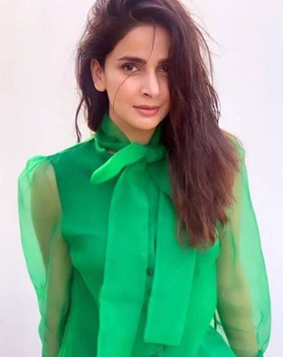 पर्दे पर इरफान संग हिट रही ये पाक एक्ट्रेस, रियल लाइफ में है ग्लैमरस