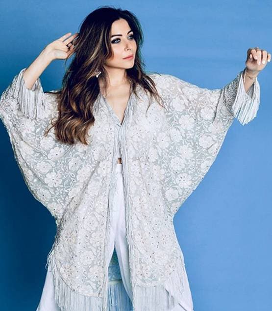 शादी, 3 बच्चे, 15 साल बाद तलाक, ऐसी है चर्चा में आईं सिंगर कनिका की जिंदगी