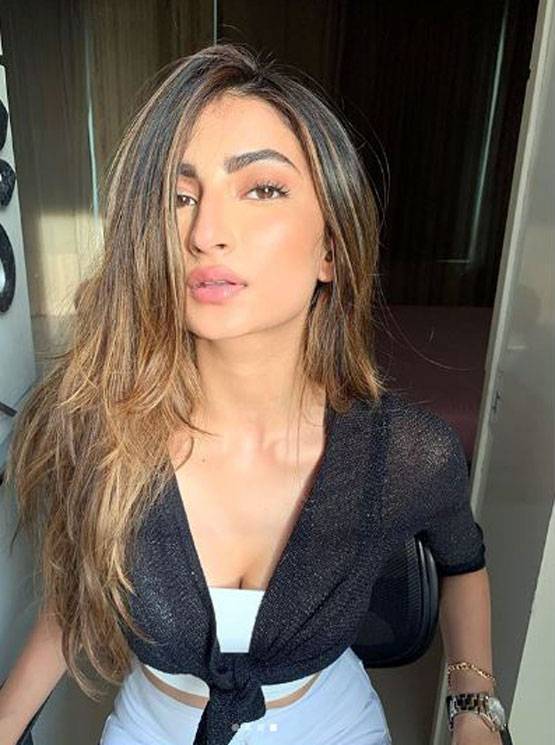 श्वेता तिवारी की बेटी पलक ने शेयर की बोल्ड तस्वीरें, हुईं वायरल