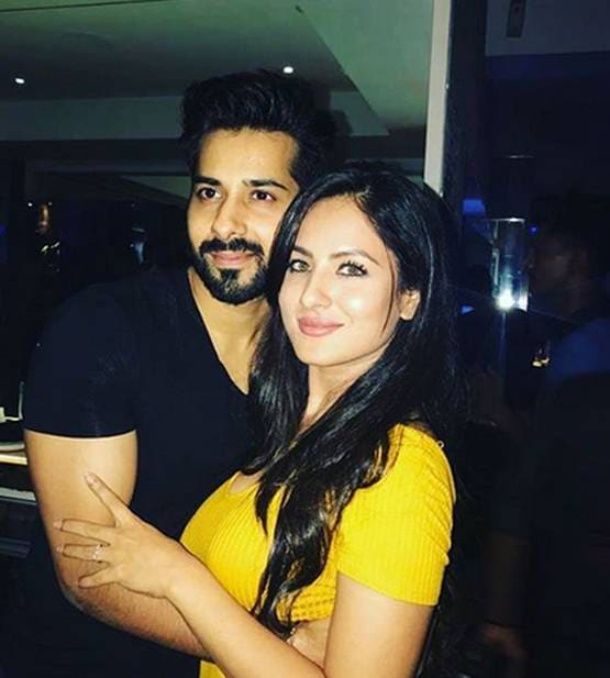 मंगेतर संग पूजा बनर्जी ने की नवरात्र की पूजा, ट्रैडिशनल अंदाज में दिखीं