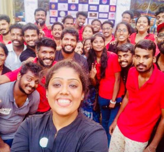 भूखे को खाना खिलाती है स्नेहा मोहनदास, टीम ऐसे करती है काम