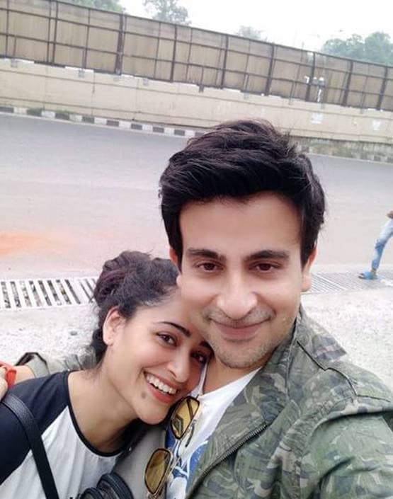 पर्दे के भाई-बहन बने रियल लाइफ पार्टनर, 2 साल डेटिंग के बाद की शादी