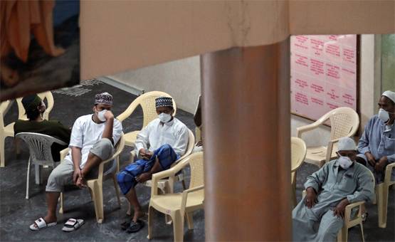 क्या निर्जीव वस्तु को छूने से हो रहे हैं लोग कोरोना के शिकार? पढ़ें जवाब