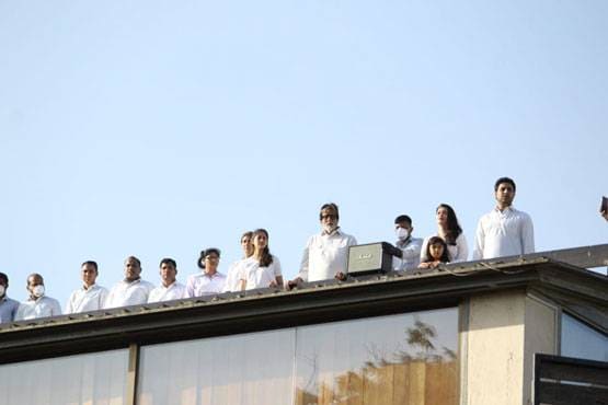 बच्चन परिवार का कोरोना कमांडोज को सलाम, ऐश्वर्या-अभिषेक ने बजाई ताली