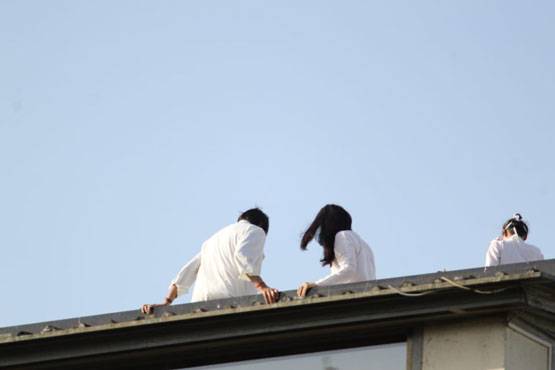 बच्चन परिवार का कोरोना कमांडोज को सलाम, ऐश्वर्या-अभिषेक ने बजाई ताली