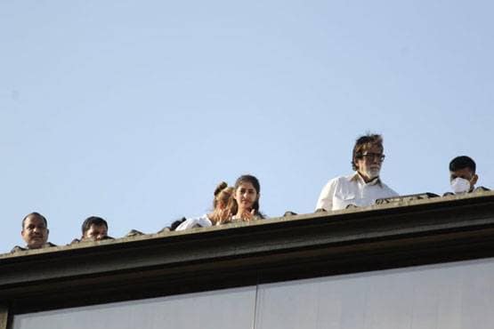 बच्चन परिवार का कोरोना कमांडोज को सलाम, ऐश्वर्या-अभिषेक ने बजाई ताली