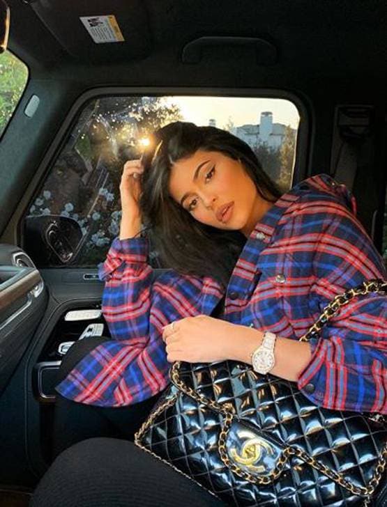 अरबपति स्टार काइली जेनर का बोल्ड शूट वायरल, देखें तस्वीरें