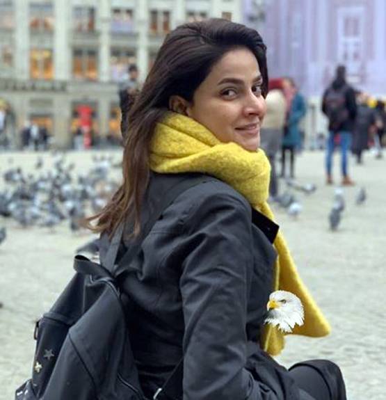 पर्दे पर इरफान संग हिट रही ये पाक एक्ट्रेस, रियल लाइफ में है ग्लैमरस