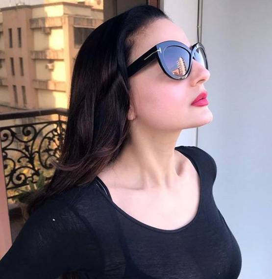 काम से दूर अपनी फिटनेस पर ध्यान दे रही हैं अमीषा पटेल, शेयर की तस्वीरें