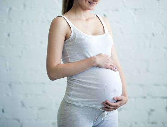 प्रेग्नेंसी पर क्या होता है कोरोना का असर? जानें बच्चे के लिए कितना खतरनाक