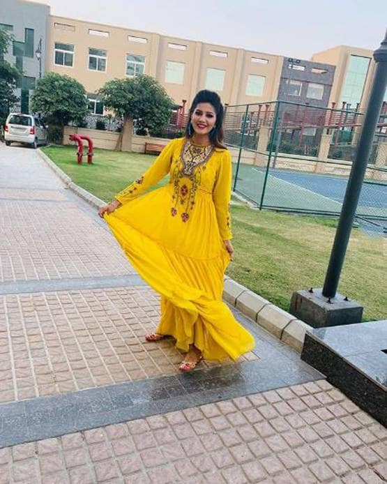 ब्लैक ड्रेस में सपना चौधरी का किलर लुक, फैंस बोले- तबाही