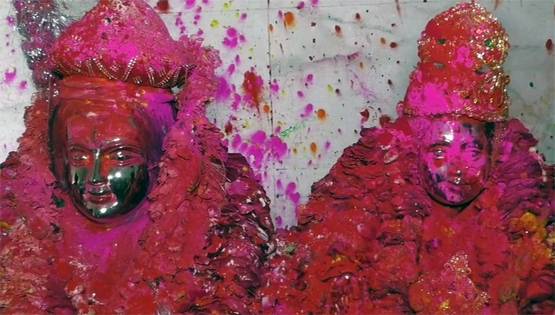 रंगभरी एकादशी से काशी में शुरू हुई होली, भक्तों ने बाबा विश्वनाथ को लगाया गुलाल