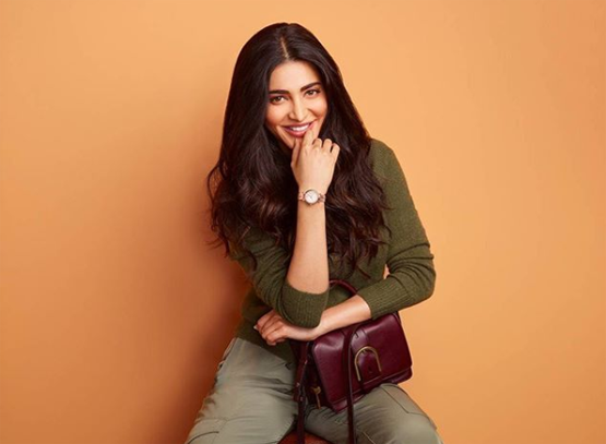 जॉन अब्राहम से करीना तक, होली से दूर भागते हैं ये फिल्मी सितारे