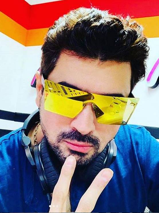 लड़की से छेड़छाड़ देख सहमे प्रीतम, रेस्क्यू करने पर खाए मुक्के, कार डैमेज