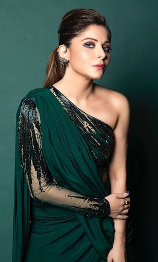 शादी, 3 बच्चे, 15 साल बाद तलाक, ऐसी है चर्चा में आईं सिंगर कनिका की जिंदगी