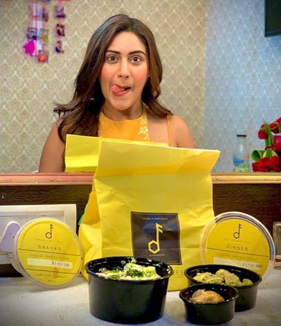 सिद्धार्थ ने बनाई रोटी तो करिश्मा ने मैगी, लॉकडाउन में किचन संभाल रहे सितारे