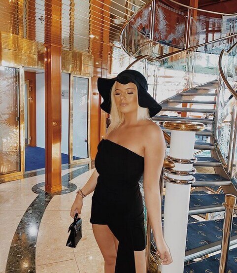 कभी मोटी-बदसूरत कहकर चिढ़ाते थे लोग, अब केवल फोटो से कमाती है 9 लाख