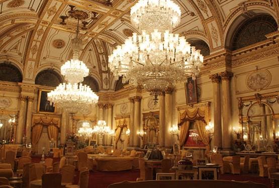 4000 करोड़, 146 साल पुराना, ऐसा है सिंधिया का महल, देखें Photos