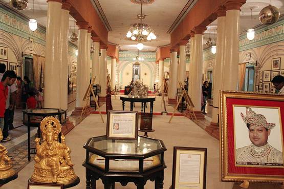 4000 करोड़, 146 साल पुराना, ऐसा है सिंधिया का महल, देखें Photos