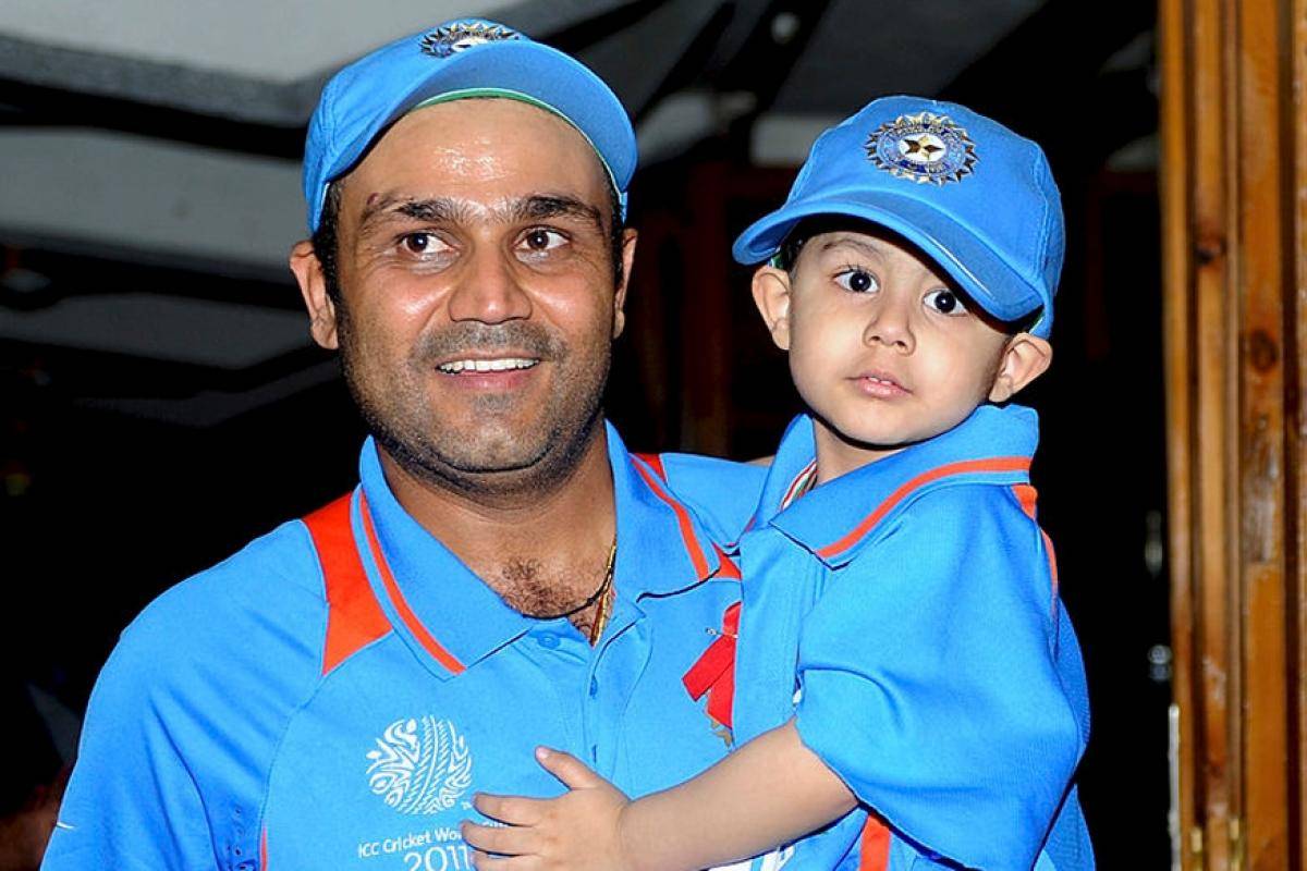 वीरू के 'कोरोना मुक्त आसन' से हर कोई हैरान, दिया VIDEO मैसेज