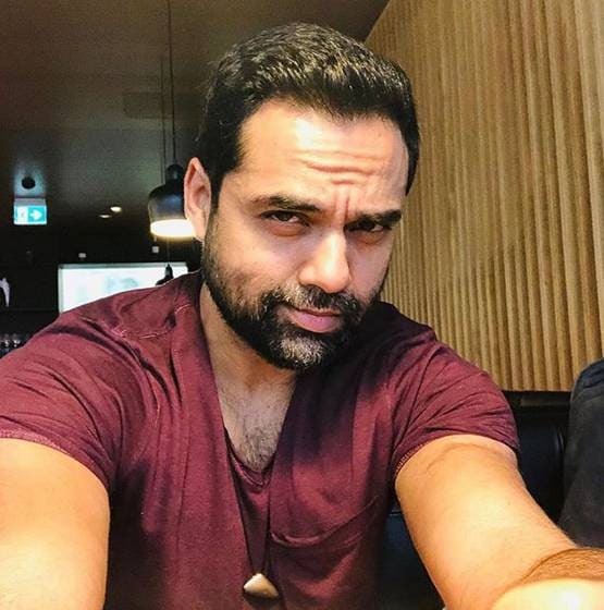 दो दशकों से बॉलीवुड का हिस्सा होने के बावजूद भी अंडररेटेड हैं अभय देओल