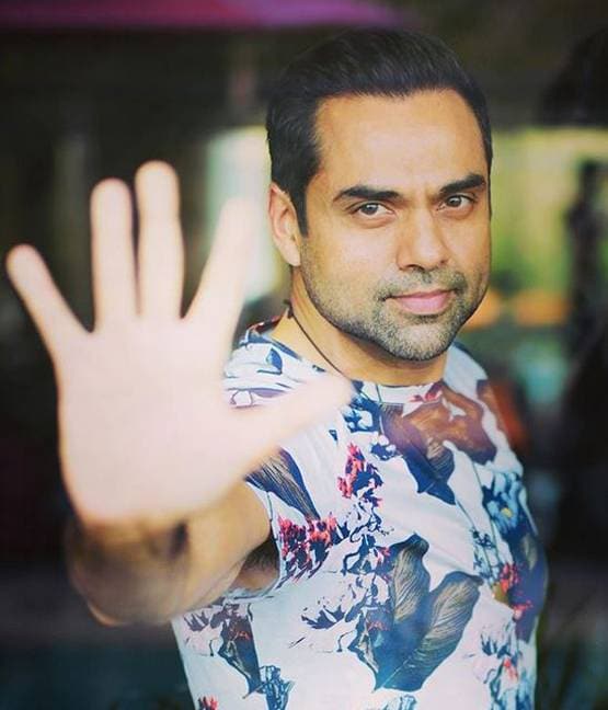 दो दशकों से बॉलीवुड का हिस्सा होने के बावजूद भी अंडररेटेड हैं अभय देओल