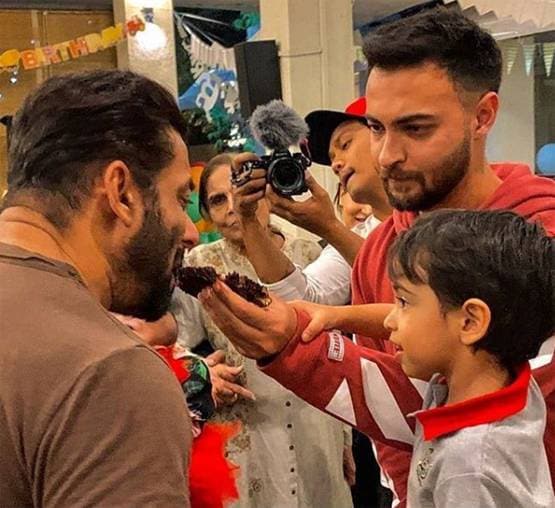 लॉकडाउन के बीच मामू सलमान खान ने मनाया भांजे अहिल का जन्मदिन, PHOTOS