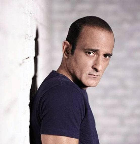 कई एक्ट्रेसेज संग जुड़ा नाम, फिर भी कुंवारे हैं अक्षय खन्ना, ये है वजह