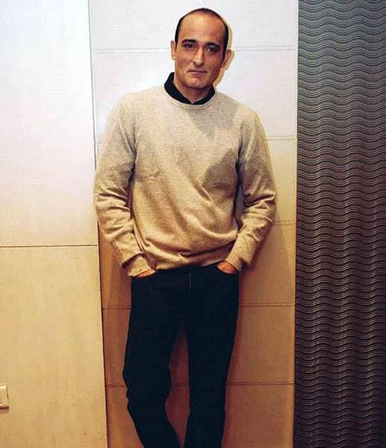 कई एक्ट्रेसेज संग जुड़ा नाम, फिर भी कुंवारे हैं अक्षय खन्ना, ये है वजह