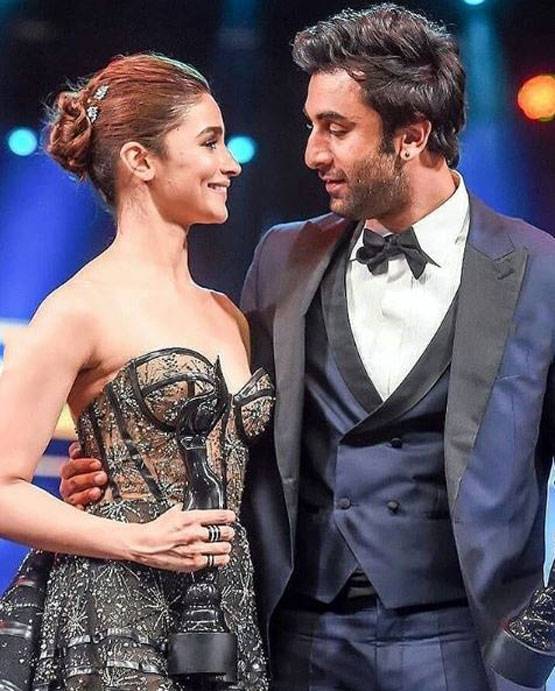 लॉकडाउन में साथ रह रहे हैं लवबर्ड्स रणबीर-आलिया, बिल्ली ने खोल दी पोल