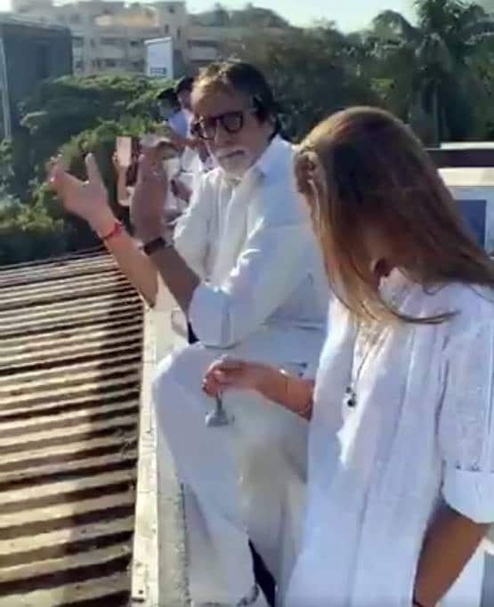 जनता कर्फ्यू के सपोर्ट में छत पर आया बच्चन परिवार, यूजर्स ने पूछा ये सवाल