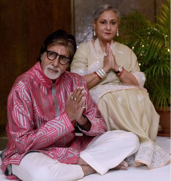 जनता कर्फ्यू के सपोर्ट में छत पर आया बच्चन परिवार, यूजर्स ने पूछा ये सवाल