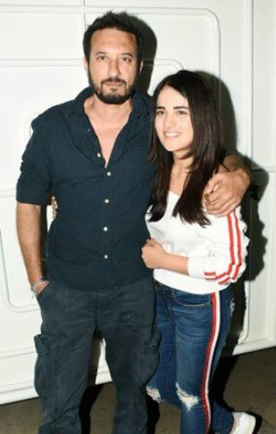 अंग्रेजी मीडियम की स्पेशल स्क्रीनिंग, नहीं दिखे इरफान-करीना