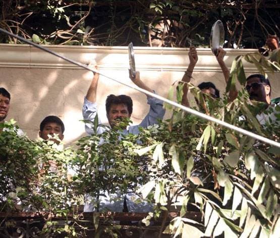 कोरोना कमांडोज को कपूर परिवार का सलाम, अर्जुन संग दिखीं मलाइका