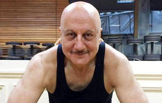 टूटते रिश्तों के बीच जुड़ा अनुपम का किरण से रिश्ता, फिल्मी है पूरी लव स्टोरी