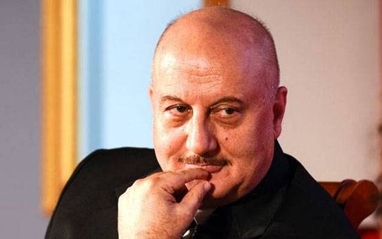 टूटते रिश्तों के बीच जुड़ा अनुपम का किरण से रिश्ता, फिल्मी है पूरी लव स्टोरी