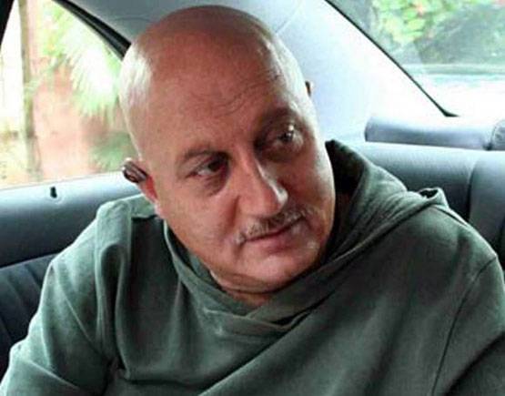 टूटते रिश्तों के बीच जुड़ा अनुपम का किरण से रिश्ता, फिल्मी है पूरी लव स्टोरी