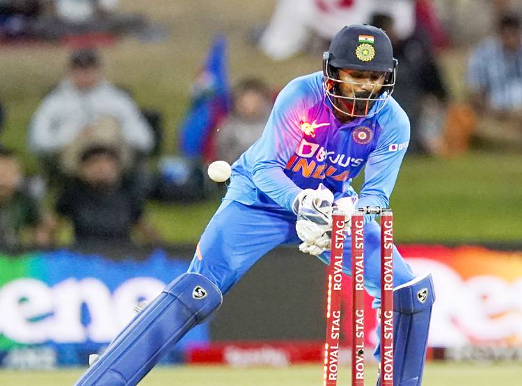 वनडे में रनों की बरसात के साथ कीपिंग करेंगे राहुल, पंत की छुट्टी!