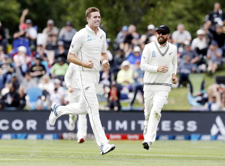 फुस्स हुए कोहली-पुजारा-रहाणे, अपने ही गेंदबाजों की मेहनत पर फेरा पानी