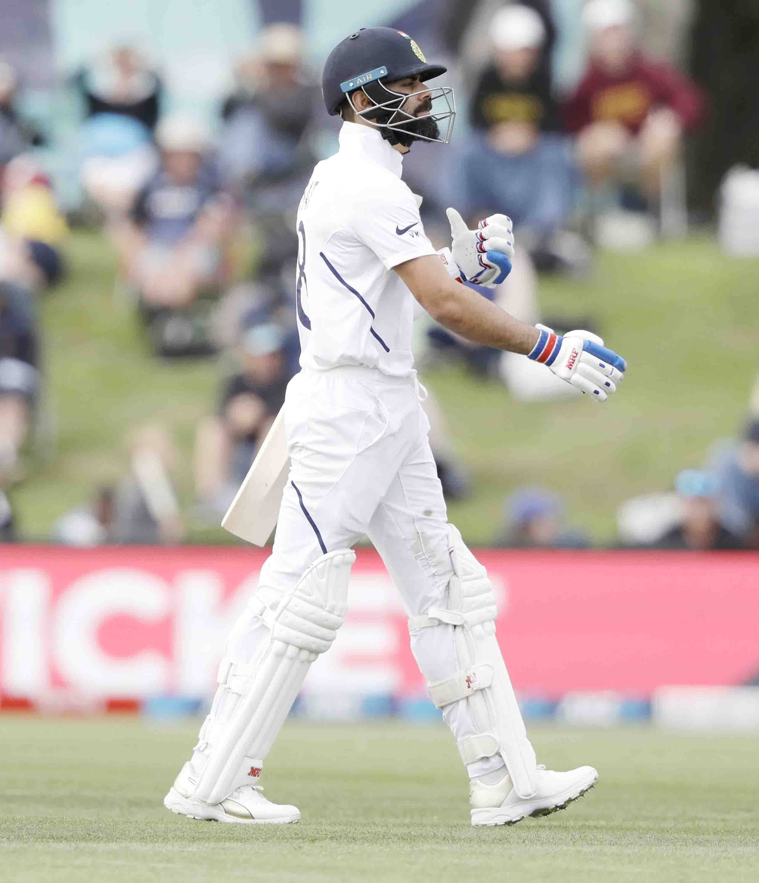 फुस्स हुए कोहली-पुजारा-रहाणे, अपने ही गेंदबाजों की मेहनत पर फेरा पानी