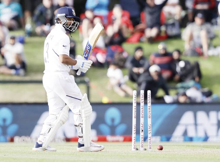 फुस्स हुए कोहली-पुजारा-रहाणे, अपने ही गेंदबाजों की मेहनत पर फेरा पानी