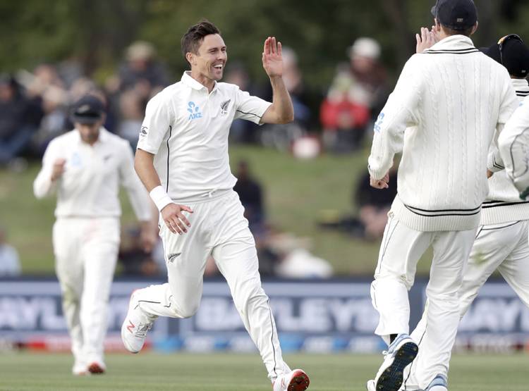 फुस्स हुए कोहली-पुजारा-रहाणे, अपने ही गेंदबाजों की मेहनत पर फेरा पानी