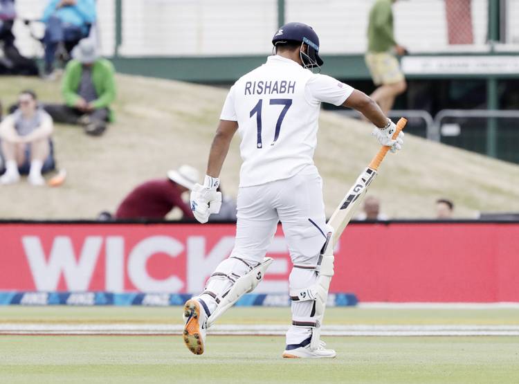 पंत के सेलेक्शन पर फिर उठे सवाल, 4 पारियों में बनाए सिर्फ 60 रन