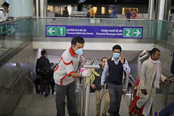 कोरोना वायरस: एक्सपर्ट से जानें कितना सेफ हैं बस-ट्रेन-मेट्रो का सफर