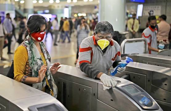 लॉकडाउन को लक में बदलें, अकेलेपन में भी लोगों ने रचे हैं इतिहास